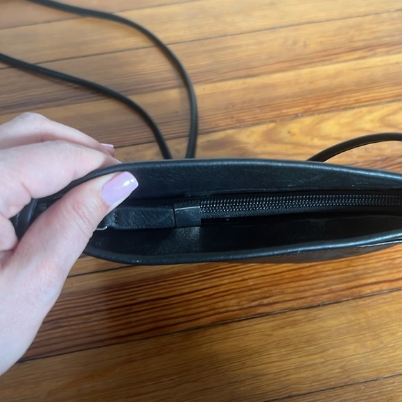 Margot Small Black Leather Minimalist Shoulder/Crossbody Bag with Zip Closure - Picture 4 of 9